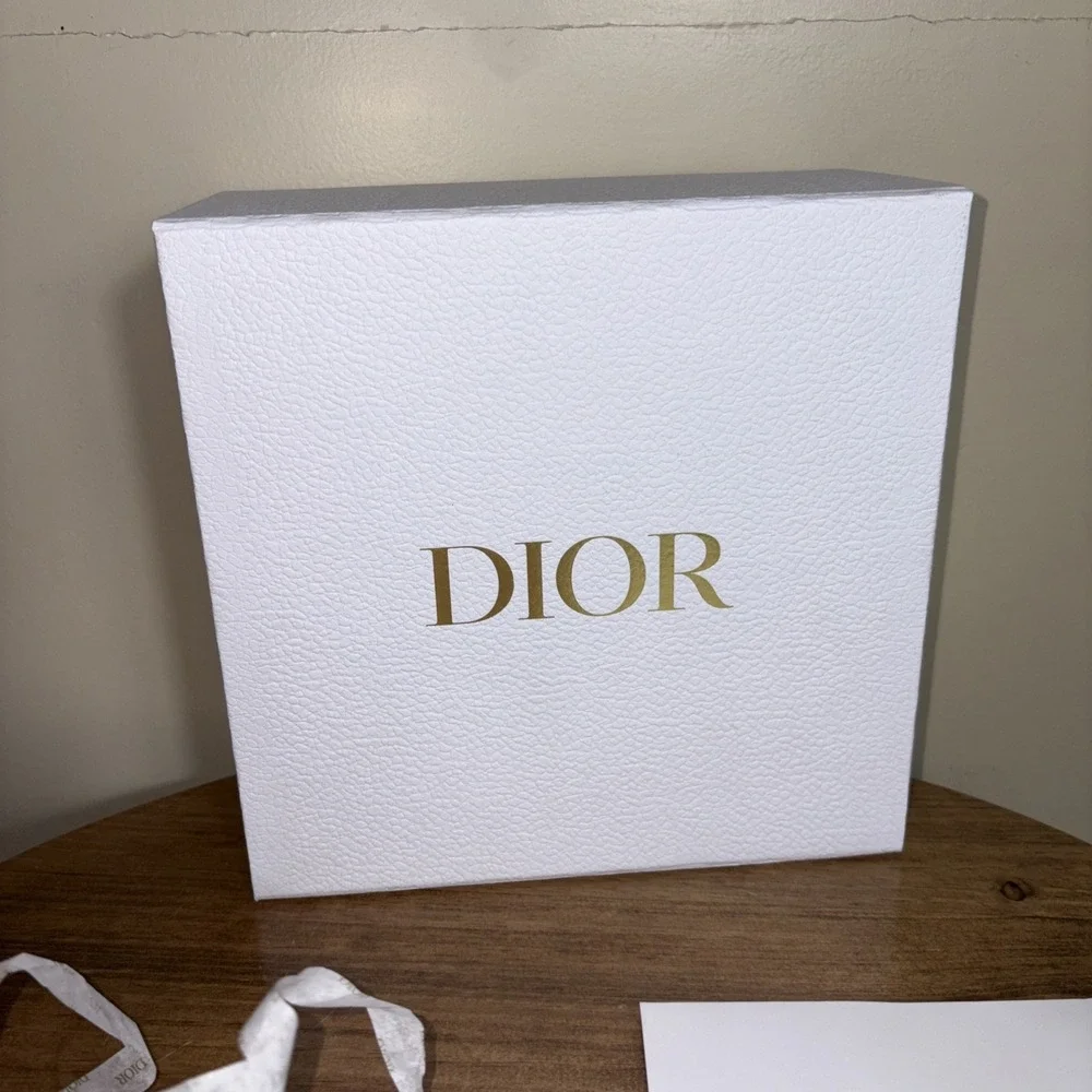 DIOR MEDIUM WHITE PEBBLE BOX 9